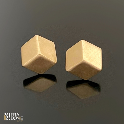 Brincos Cube, Acetinado, Banho a Ouro 18k