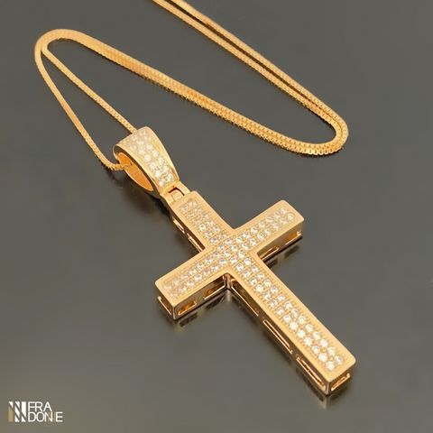 Colar com Pingente de Crucifixo, Banho a Ouro 18k