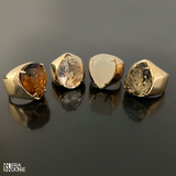 Anel mínimo Fascinação com cristal em formato de gota, banho a ouro 18k