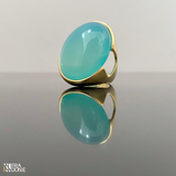 Anel com pedra natural, ágata azul céu, em formato oval, banho a ouro 18k