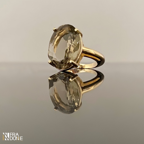Anel Cristallo com cristal fumê lapidado, banho a ouro 18k